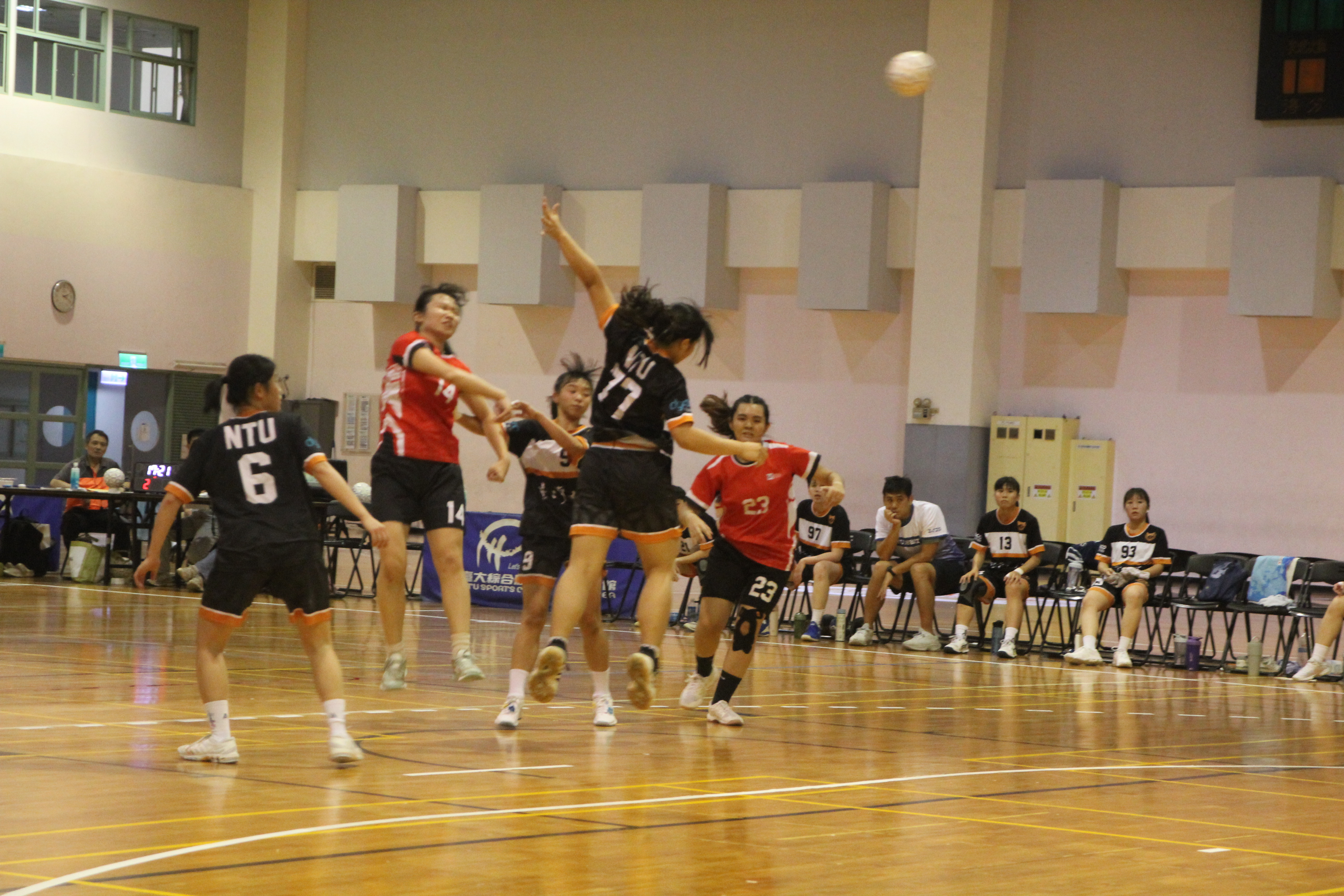 16學生女-NTUB VS SIT